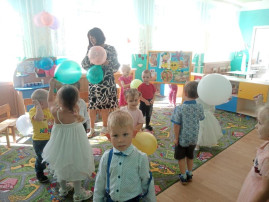 День знаний в младшей группе. День знаний в младшей группе.