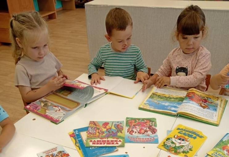 День книголюба в младшей группе. День книголюба в младшей группе.