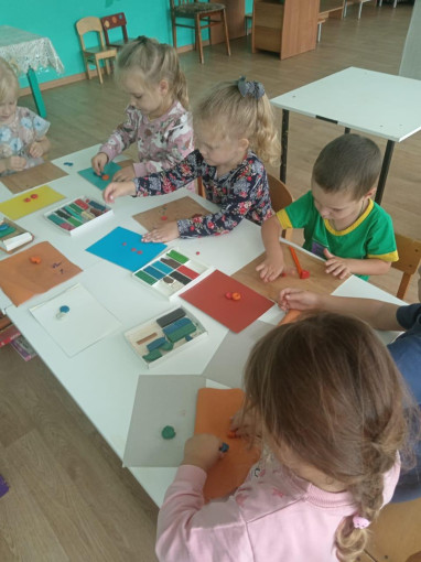 Пластилиновое лето в младшей группе Пластилиновое лето в младшей группе.